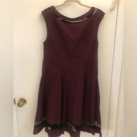 Maroon/Augergine knee length dress with mesh detail at collar and hem - Picture 3 of 3